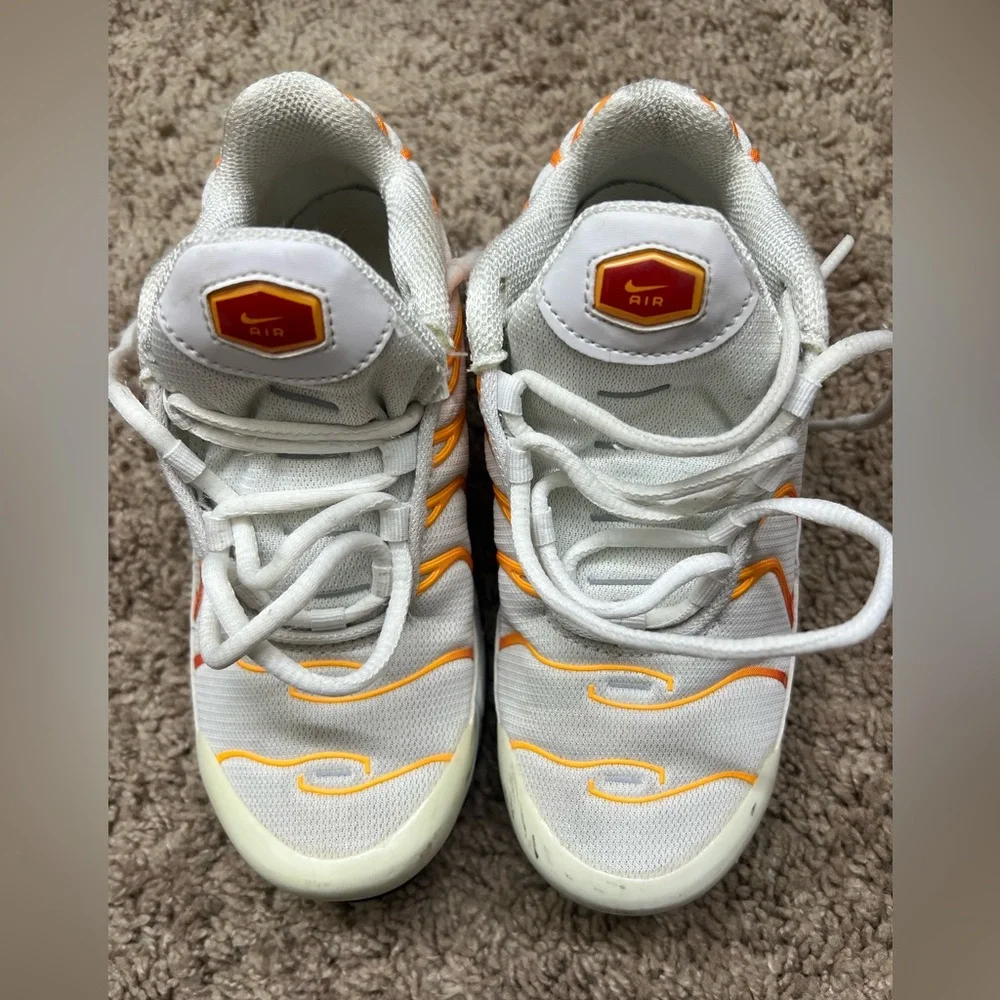 Nike Air Max Plus Sunburn Youth Sz 1Y Sneaker Shoe FN3858-100 - Picture 3 of 6